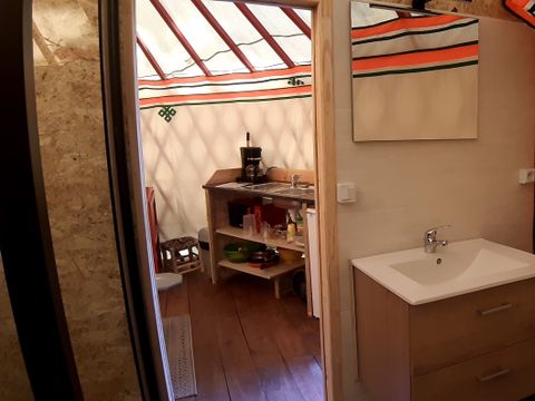 HÉBERGEMENT INSOLITE 5 personnes - Yourte avec salle de bain pour 5 personnes