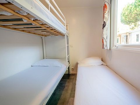 Mobilhome 4 personnes - Classic XL | 2 Ch. | 4 Pers. | Terrasse surélevée | Clim. par Homair