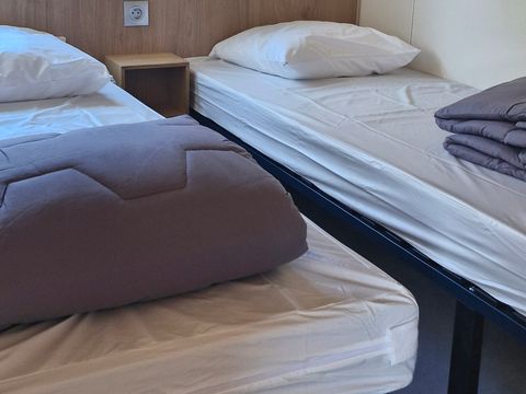 MOBILHOME 4 personnes - Premium Roseau - 2chambres, climatisé, télévision, lave-vaisselle, sèche-serviette et coffre fort