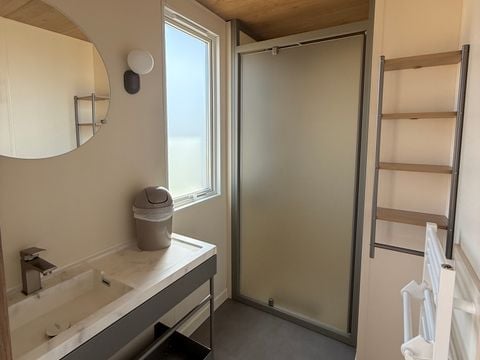 MOBILHOME 4 personnes - Premium Roseau - 2chambres, climatisé, télévision, lave-vaisselle, sèche-serviette et coffre fort