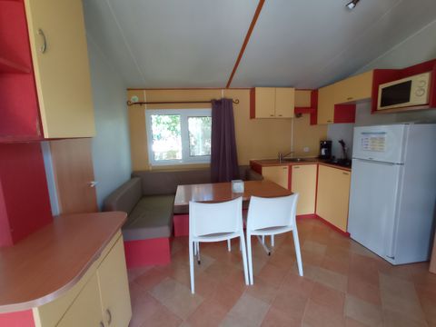 Mobilhome 4 personnes - Economique, 2ch avec climatisation