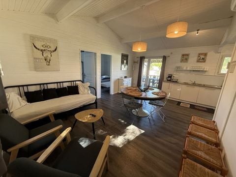 CHALET 8 personnes - Grande Cabane Pampa 6/8 personnes - 3 chambres, climatisé, lave-vaisselle, télévision