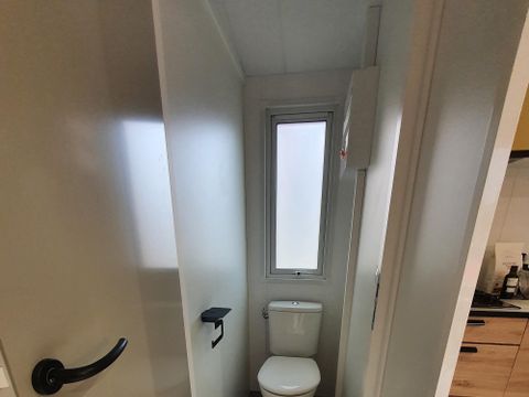 Mobilhome 4 personnes - 2021 - 25m2 Climatisation - Terrasse bois couverte 8m2.