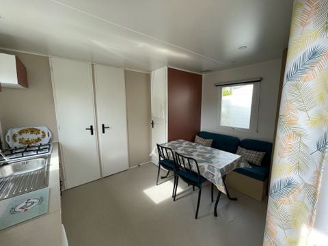 Mobilhome 4 personnes - 2021 - 25m2 Climatisation - Terrasse bois couverte 8m2.