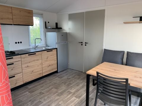 Mobilhome 4 personnes - 2021 - 25m2 Climatisation - Terrasse bois couverte 8m2.