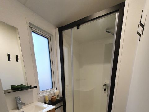 Mobilhome 4 personnes - 2021 - 25m2 Climatisation - Terrasse bois couverte 8m2.