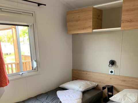 Mobilhome 4 personnes - 2021 - 25m2 Climatisation - Terrasse bois couverte 8m2.
