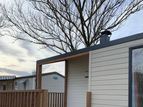 Mobilhome 4 personnes - 2021 - 25m2 Climatisation - Terrasse bois couverte 8m2.