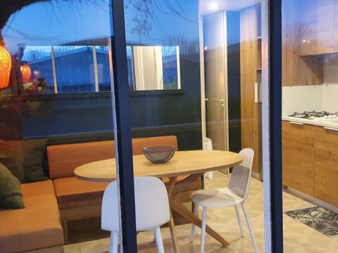 Mobilhome 4/6 personnes - Standing 28m2 - Terrasse intégrée 8m2