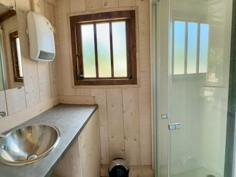 HÉBERGEMENT INSOLITE 4 personnes - LODGE SUR PILOTIS