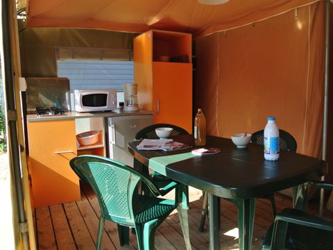 BUNGALOW TOILÉ 4 personnes - Tente équipée (sans sanitaires ni chauffage)