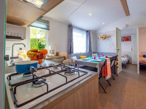 MOBILHOME 8 personnes - Mobil-home | Comfort | 4 Ch. | 8 Pers. | Terrasse surélevée | 1 SDB
