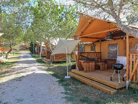 Tente en toile et en bois 6 personnes - Tente Safari Lodge | 3 Ch. | 6 Pers. | 1 SDB | Clim.