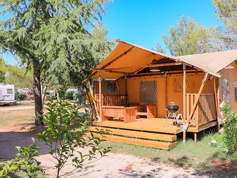 Tente en toile et en bois 6 personnes - Tente Safari Lodge | 3 Ch. | 6 Pers. | 1 SDB | Clim.