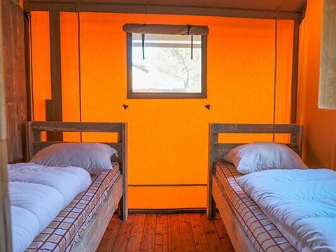 TENTE TOILE ET BOIS 6 personnes - Tente Safari Lodge | 3 Ch. | 6 Pers. | Terrasse surélevée | Clim.