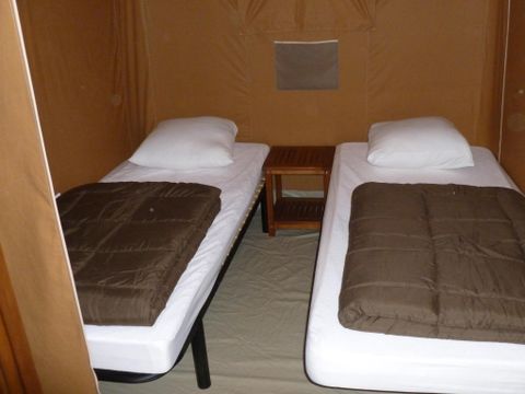 TENTE 4 personnes - Tente équipée (sans sanitaires ni chauffage)