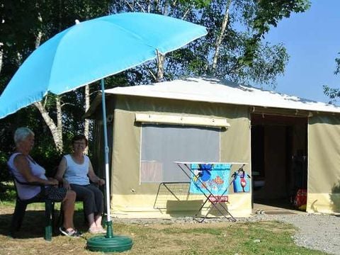 TENTE 4 personnes - Tente équipée (sans sanitaires ni chauffage)