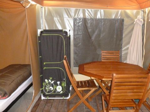 TENTE 4 personnes - Tente équipée (sans sanitaires ni chauffage)