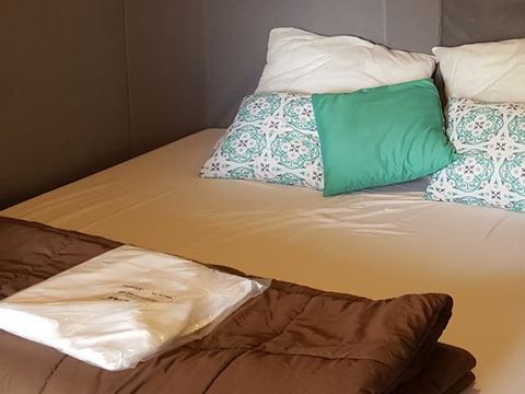 TENTE 4 personnes - Tente équipée (sans sanitaires ni chauffage)