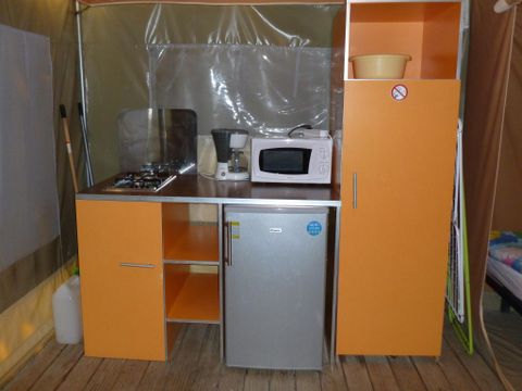 TENTE 4 personnes - Tente équipée (sans sanitaires ni chauffage)