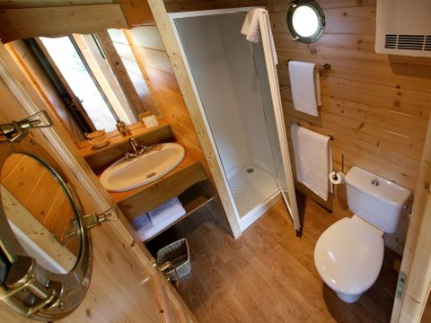 HÉBERGEMENT INSOLITE 5 personnes - ROULOTTE GITE