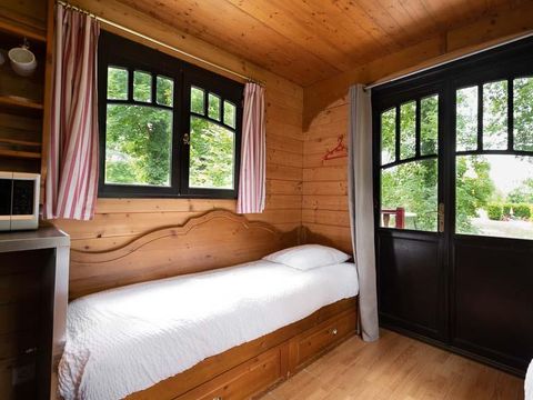 HÉBERGEMENT INSOLITE 5 personnes - ROULOTTE GITE