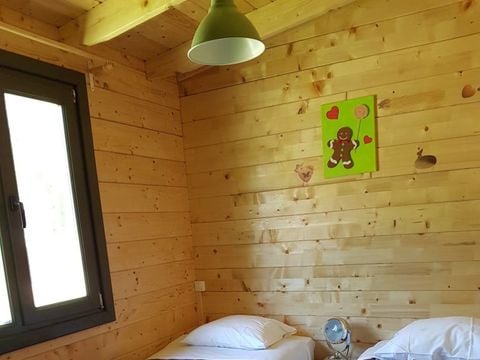 HÉBERGEMENT INSOLITE 8 personnes - CABANE DE GRETEL 3 chambres