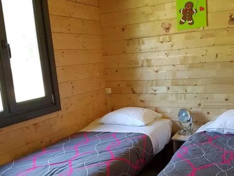 HÉBERGEMENT INSOLITE 8 personnes - CABANE DE GRETEL 3 chambres