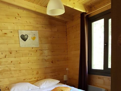HÉBERGEMENT INSOLITE 8 personnes - CABANE DE GRETEL 3 chambres