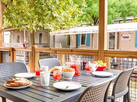 MOBILHOME 4 personnes - Premium | 2 Ch. | 4 Pers. | Terrasse surélevée | Clim.