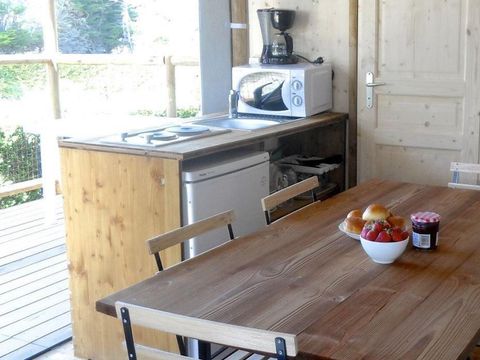 Tente en toile et en bois 4 personnes - Cabane Lodge sur pilotis Standard 34m² (2 chambres) dont terrasse couverte 11m²