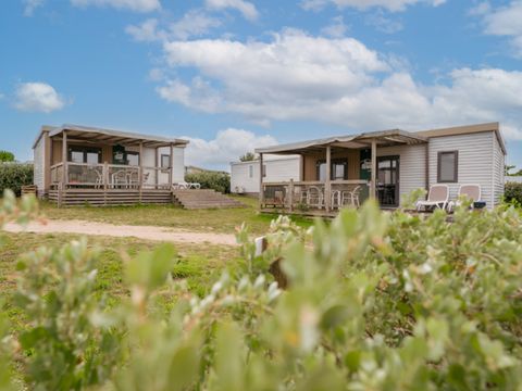 MOBILHOME 4 personnes - Homeflower Premium 29m² (2 chambres) + CLIM + terrasse semi-couverte + TV + draps + serviettes