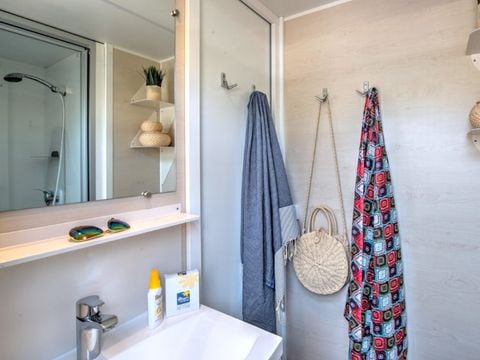 MOBILHOME 6 personnes - Homeflower Premium 35m² (3 chambres) + CLIM + terrasse semi-couverte + TV + draps + serviettes 