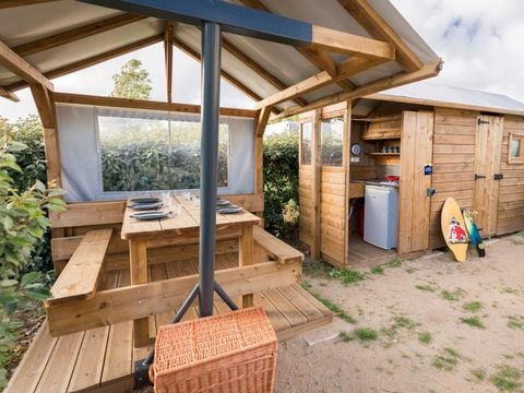 Emplacement - Forfait Premium : emplacement 10A équipé d'une freecamp