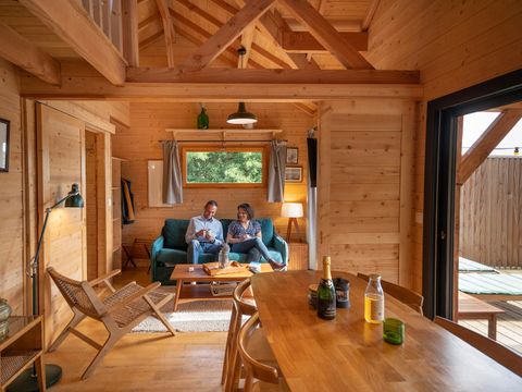 HÉBERGEMENT INSOLITE 2 personnes - CABANE SUR L'EAU avec Jacuzzi