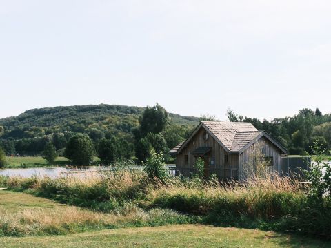 HÉBERGEMENT INSOLITE 2 personnes - CABANE SUR L'EAU avec Jacuzzi