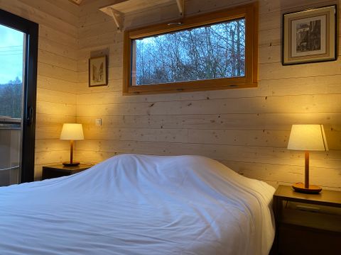 HÉBERGEMENT INSOLITE 2 personnes - CABANE SUR L'EAU avec Jacuzzi