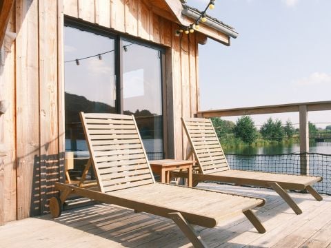 HÉBERGEMENT INSOLITE 2 personnes - CABANE SUR L'EAU avec Jacuzzi