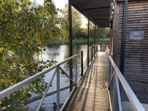 HÉBERGEMENT INSOLITE 2 personnes - CABANE SUR L'EAU