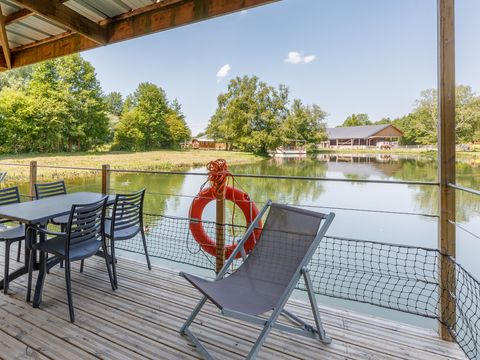 HÉBERGEMENT INSOLITE 2 personnes - CABANE SUR L'EAU