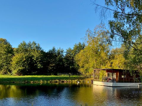 HÉBERGEMENT INSOLITE 2 personnes - CABANE SUR L'EAU