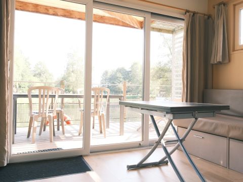 HÉBERGEMENT INSOLITE 2 personnes - CABANE SUR L'EAU