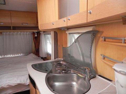 CARAVANE 4 personnes - Avec auvent sans salle de bain
