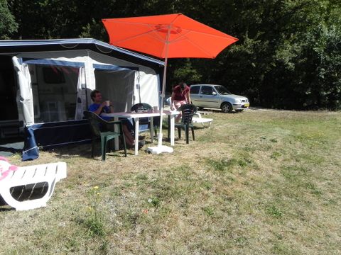 CARAVANE 4 personnes - Avec auvent sans salle de bain