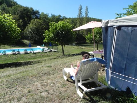 CARAVANE 4 personnes - Avec auvent sans salle de bain