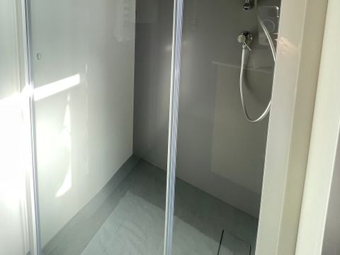 Bungalow 4 personnes - Location Appart camp' Hôtel avec terrasse 2ch/2sdb/Cuisine/Salon/Prestation hôtelière