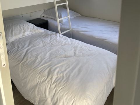 Mobilhome 5 personnes - Cottage 5pers: 2 chambres / 2 salles de bain avec spa privatif (4 Couchages+ 1 lit superposé ENFANT