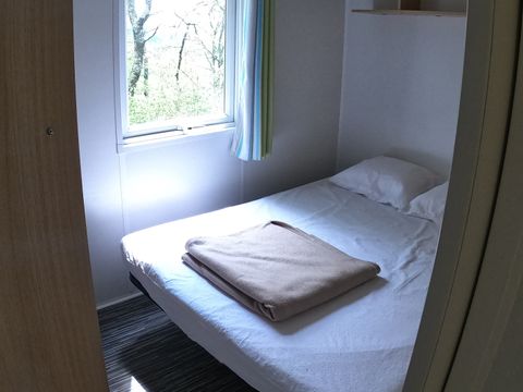 Tente en toile et en bois 4 personnes - Tithome avec sanitaire (samedi à samedi du 06/07/24 au 31/08/24) 4 pers.