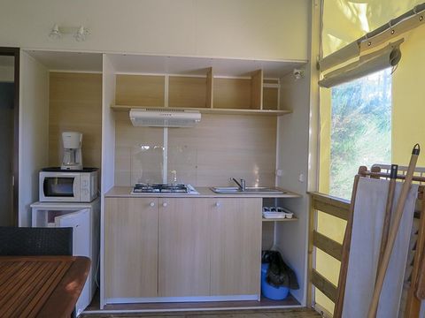 Tente en toile et en bois 4 personnes - Tithome avec sanitaire (samedi à samedi du 06/07/24 au 31/08/24) 4 pers.