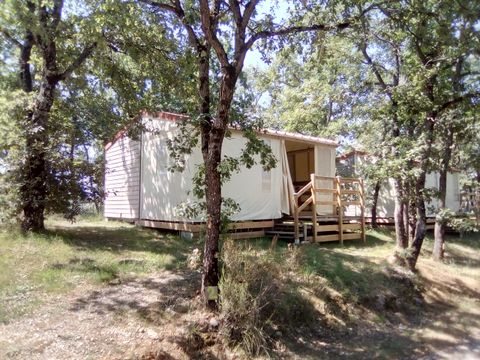 TENTE TOILE ET BOIS 4 personnes - Tithome avec sanitaire (samedi à samedi du 06/07/24 au 31/08/24) 4 pers.